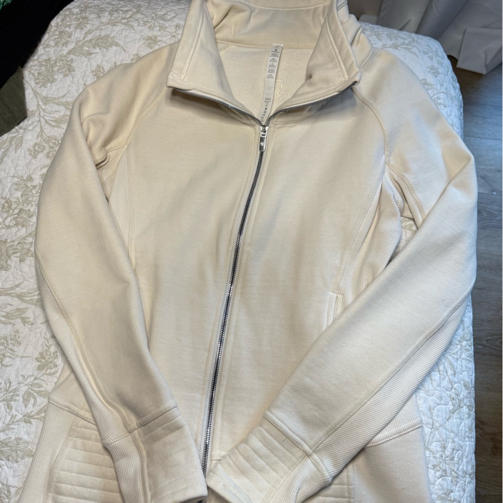 Lululemon coat
Size 8 
Great condition